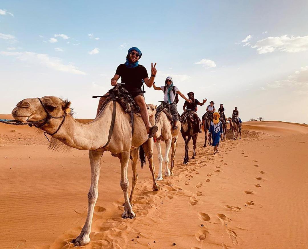 Les Pyramides Hotel Merzouga Esterno foto