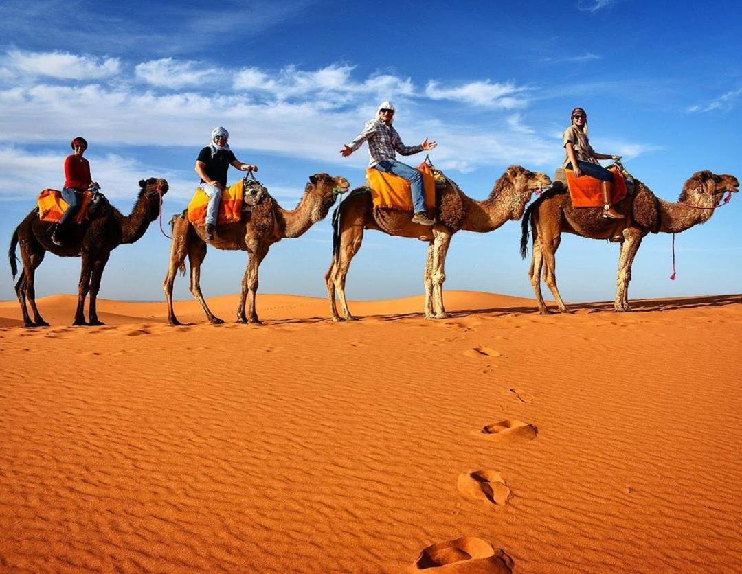 Les Pyramides Hotel Merzouga Esterno foto